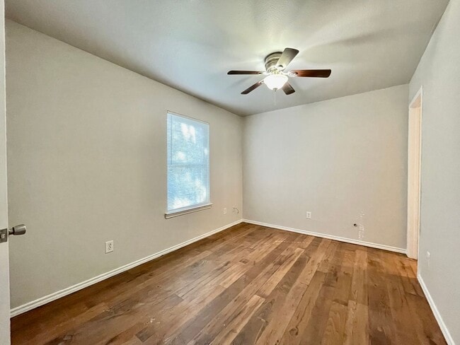 Building Photo - 1013-1015-1015 Advance St