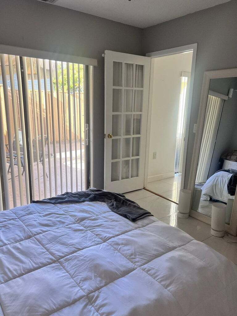 Building Photo - 1700 Embassy Dr