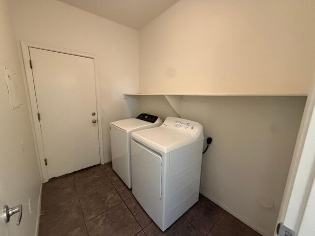 Building Photo - 2635 E Vermont Ct