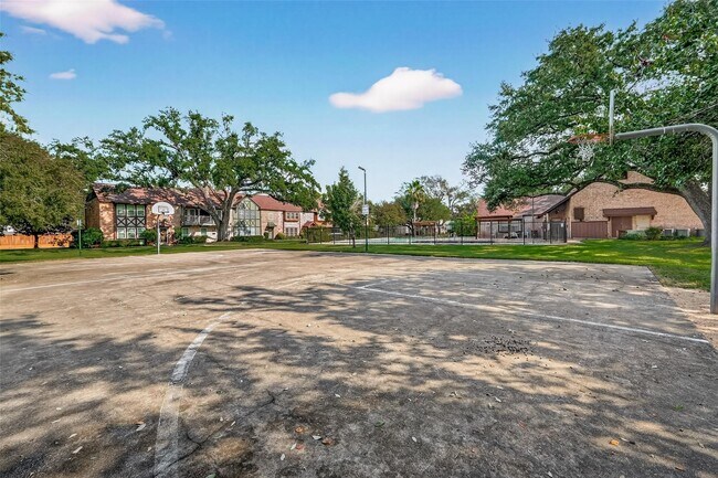 Building Photo - 2267 Triway Ln