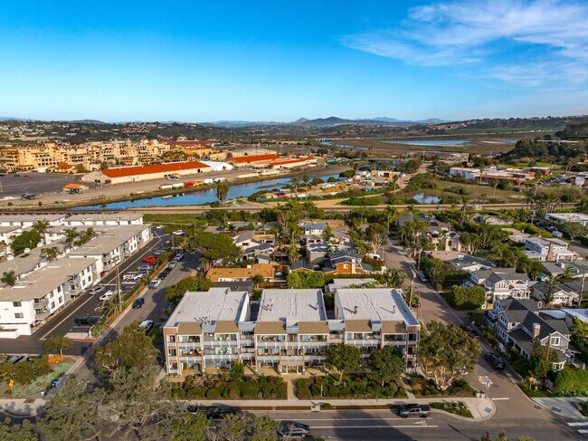 Building Photo - 2721 Camino Del Mar