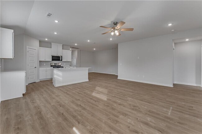 Building Photo - 4695 W Aurora St