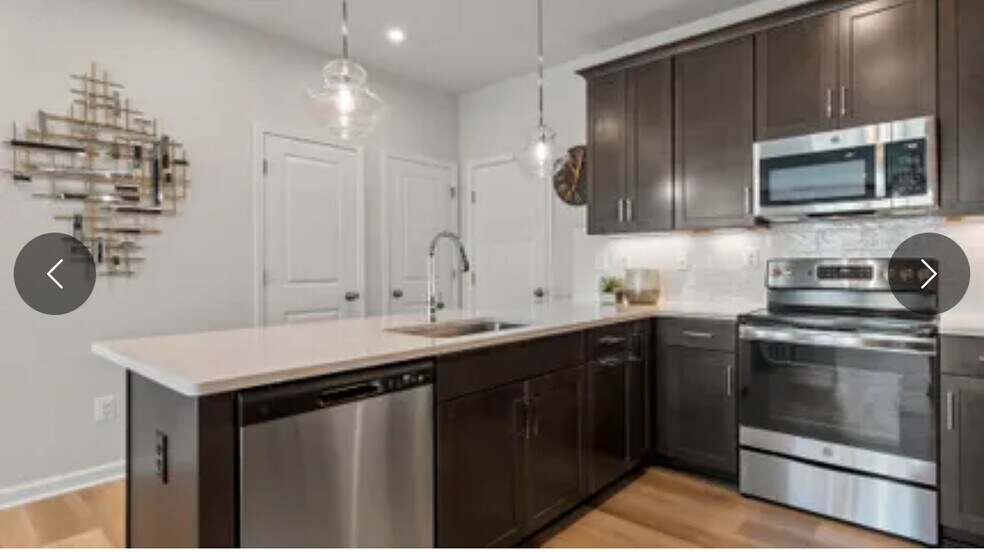 Building Photo - 658 Brookwood Glen Ter