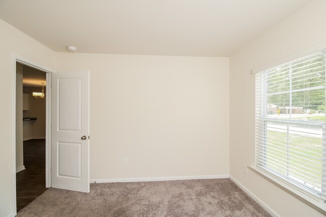 Building Photo - 1907 Bay St