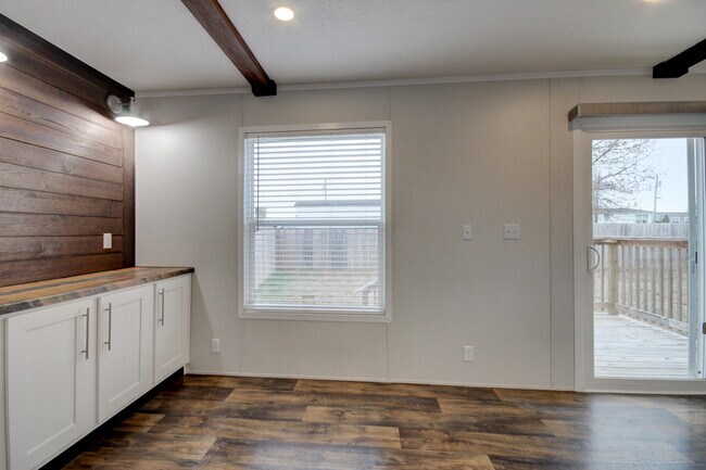Building Photo - 295 Seays Rd