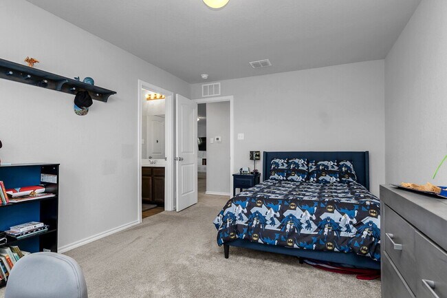 Building Photo - ASK ABOUT FREE APPLICATIONS THROUGH AUGUST!  "Spacious 6-Bedroom Retreat with 3.5 Baths and Over ...