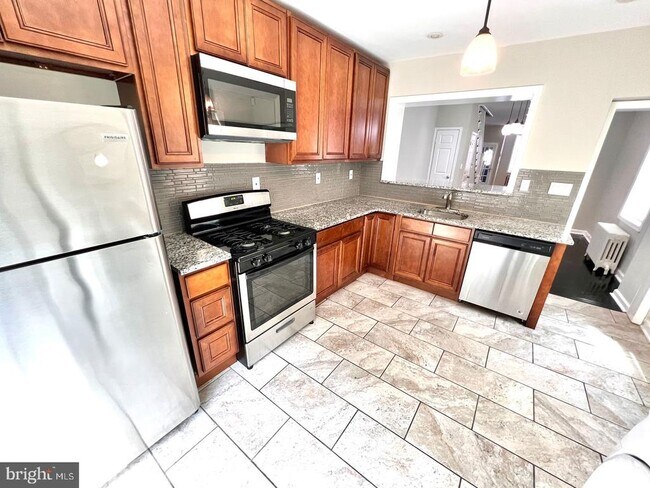 Building Photo - 2202 E Lehigh Ave