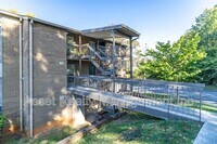 Building Photo - 407 Canberra Dr