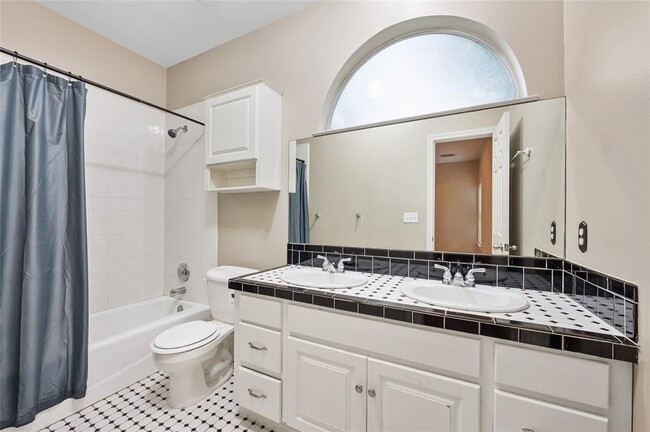 Building Photo - 1809 W 39th St
