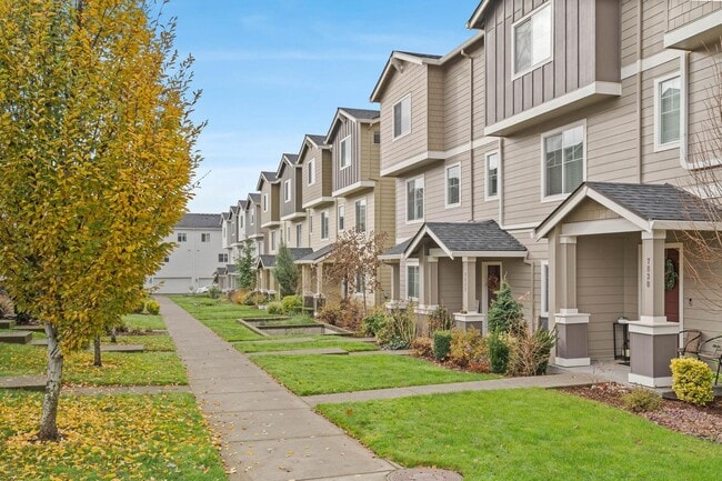 Building Photo - $1K move-in special! Sparkling clean newer 4-bdrm/3.5-bath townhome—2-car garage, near Forest Park