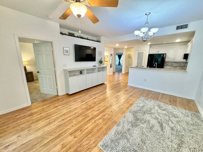 Building Photo - ** BOTANICAL PLACE ** 3 BED / 2 BATH - CON...