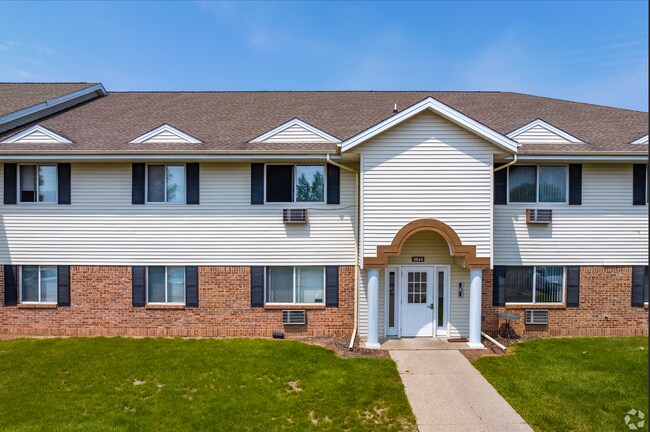 Building Photo - Modern Apartments Available Now!