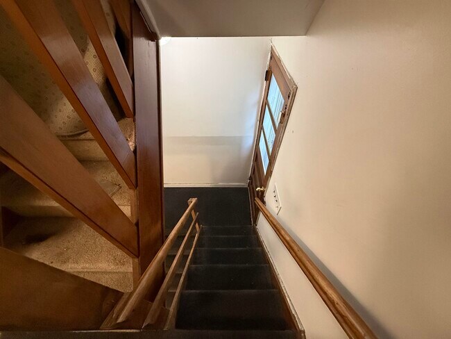 Building Photo - 36 W 9th St