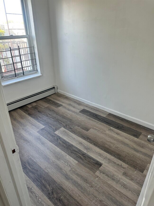 Building Photo - 340 2ND St