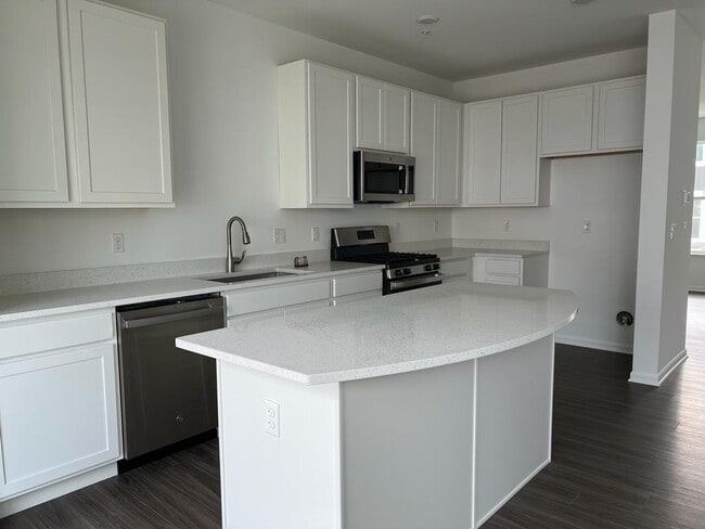 Building Photo - 1033 Atterberg Rd