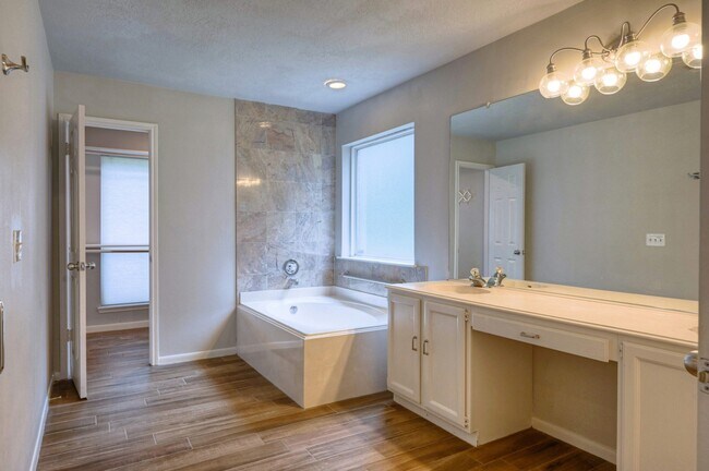 Building Photo - 15 White Bark Pl