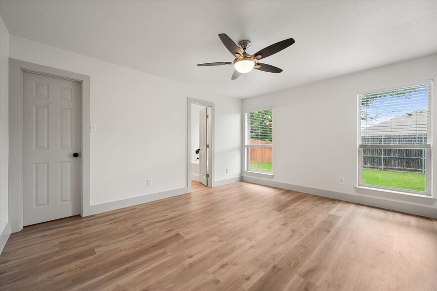 Building Photo - 5021 Bayberry Dr