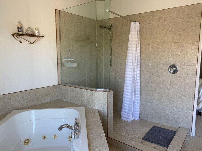 Building Photo - 3 BR + Bonus, Fully furnished, Includes Ut...