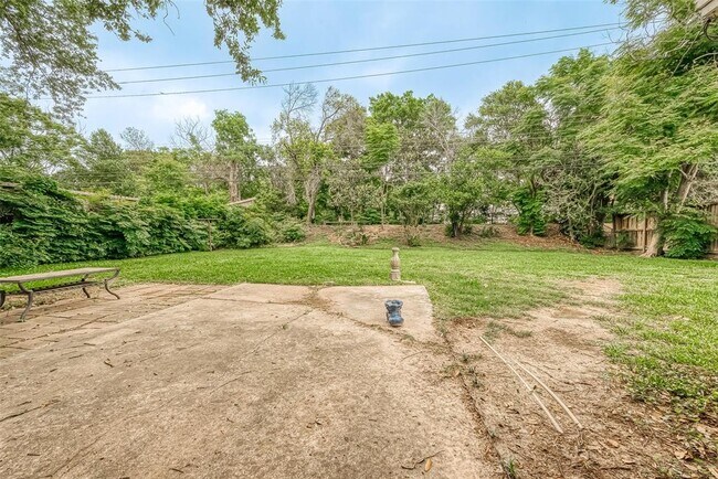 Building Photo - 5238 Beechnut St