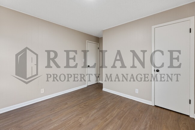 Building Photo - 3419 S Glenn Ave