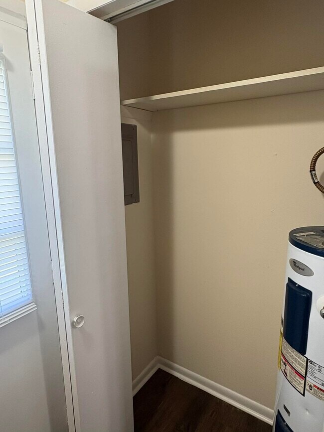 Building Photo - 1617 McIntosh St