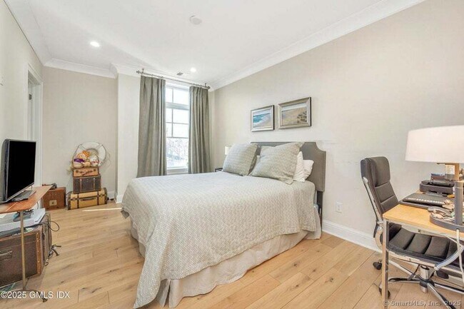 Building Photo - 1 Home Pl