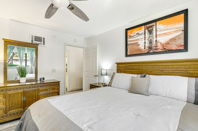 Building Photo - 265 Loma Alta Dr