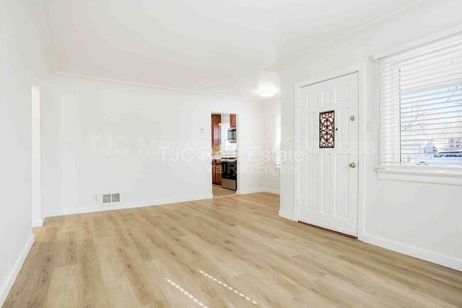 Building Photo - 1741 Newark St