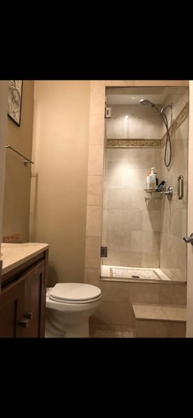 Building Photo - 842 W 15th Pl