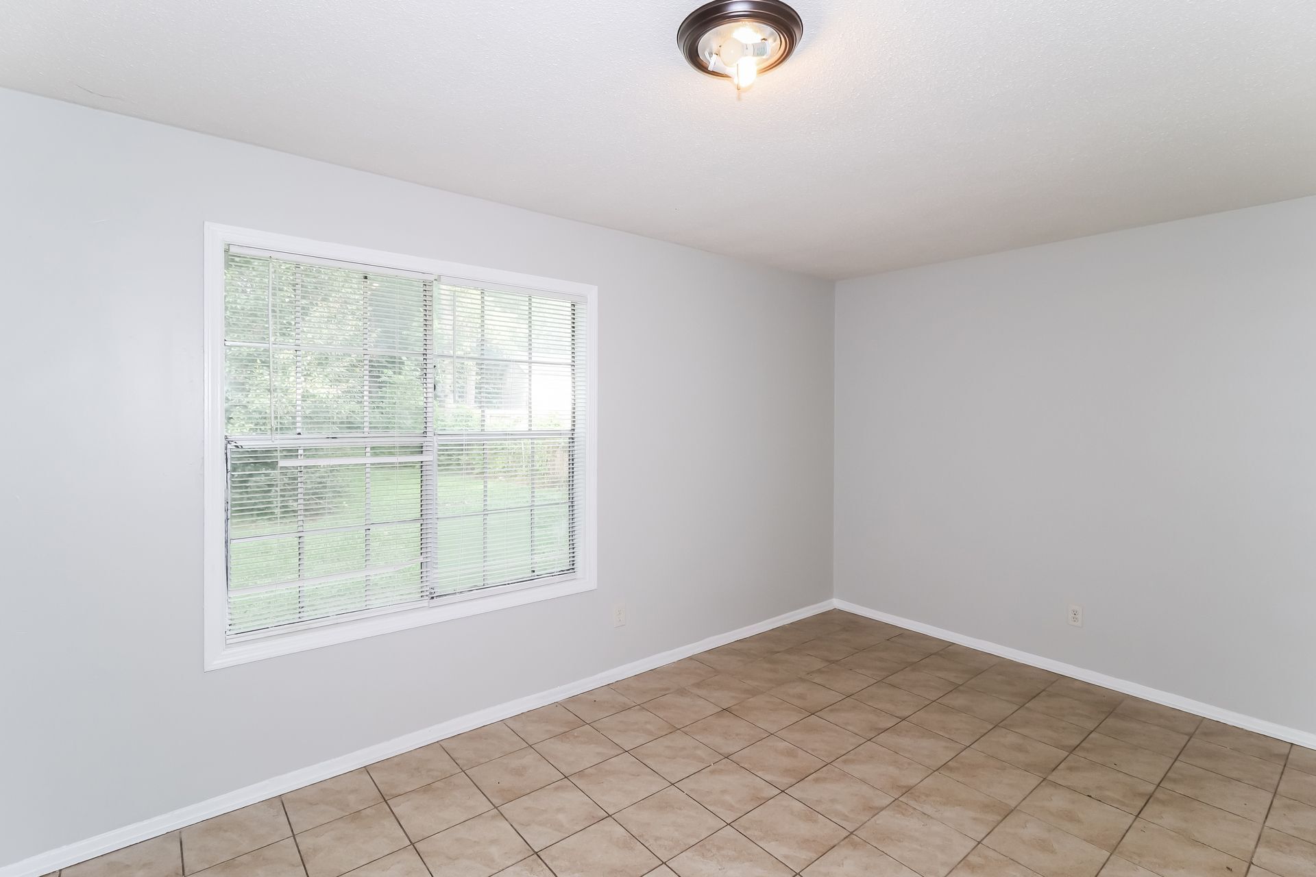 Building Photo - 6150 Devon Cir