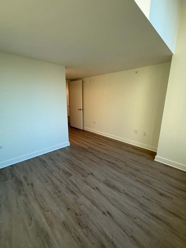 Building Photo - 641 W Lake St