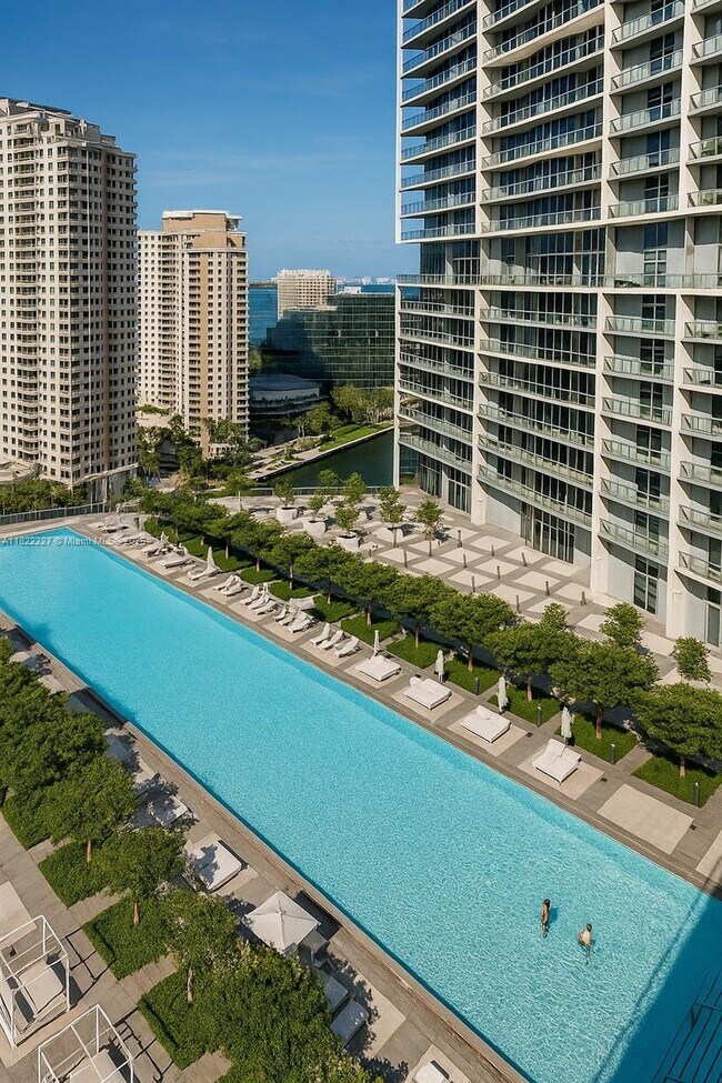 Building Photo - 475 Brickell Ave