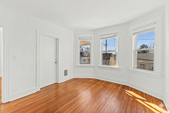 Building Photo - 44 Churchill St