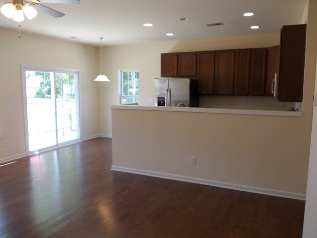 Building Photo - 3 Bed End Unit Townhome in Prosperity Chur...