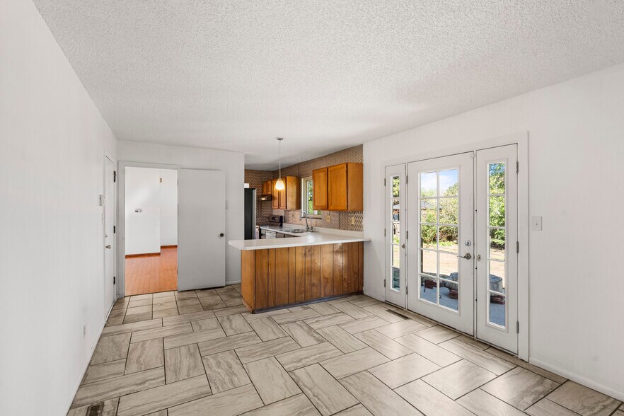 Building Photo - 5916 Wolf Creek Pl
