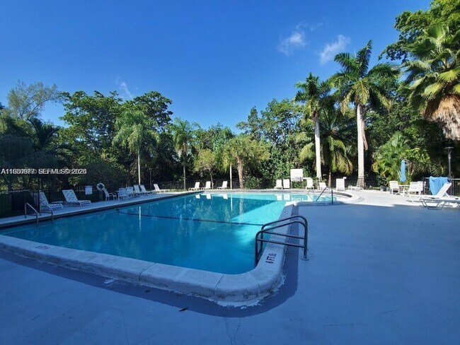 Building Photo - 17890 W Dixie Hwy