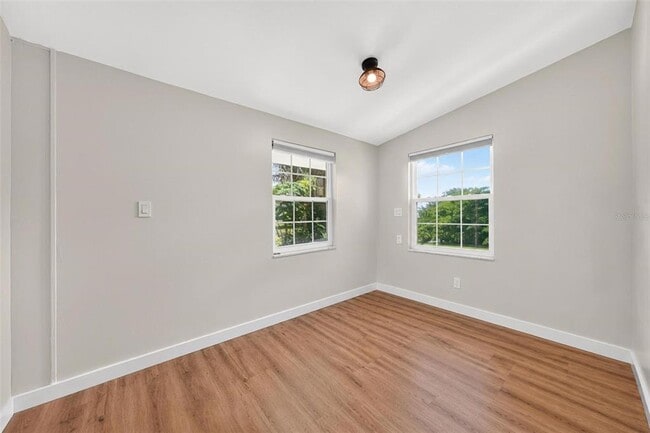 Building Photo - 1099 Grove Ave