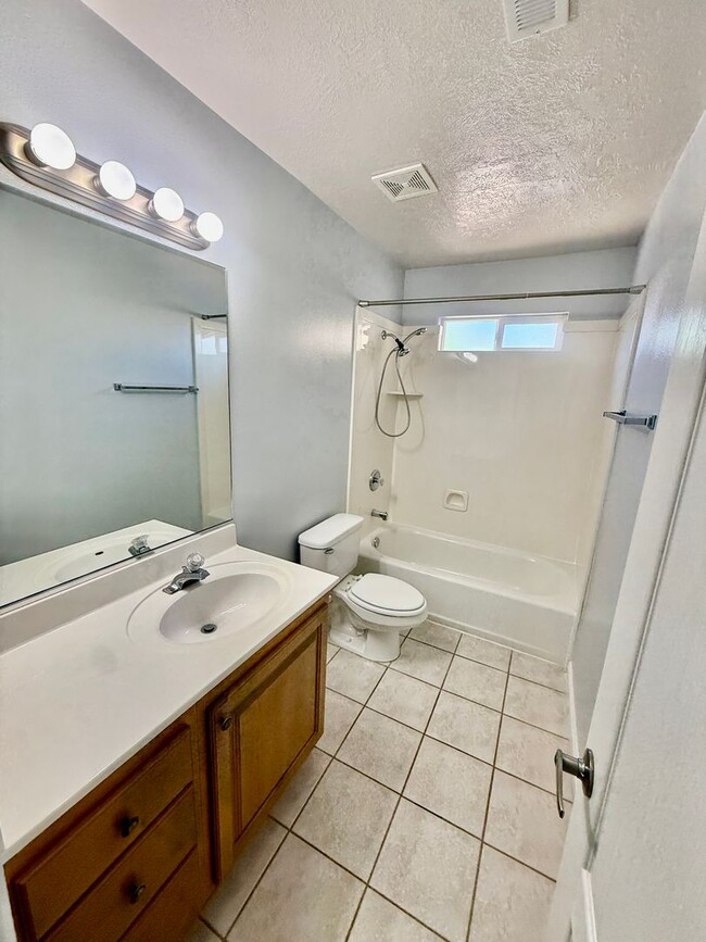 Building Photo - Adorable Home is Mirage Estates at Southgate