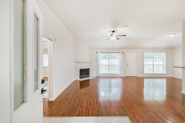 Building Photo - 4119 Hermitage Hollow Ln