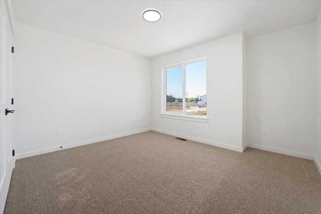 Building Photo - 305 N 18th St