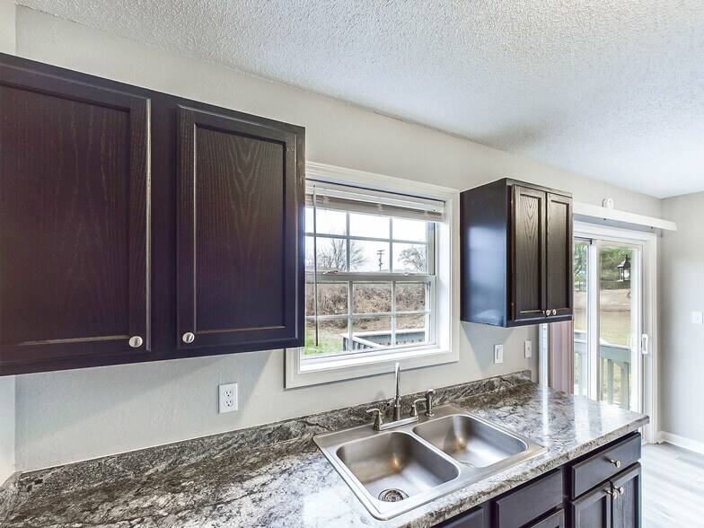 Building Photo - 754 Old Stage Rd