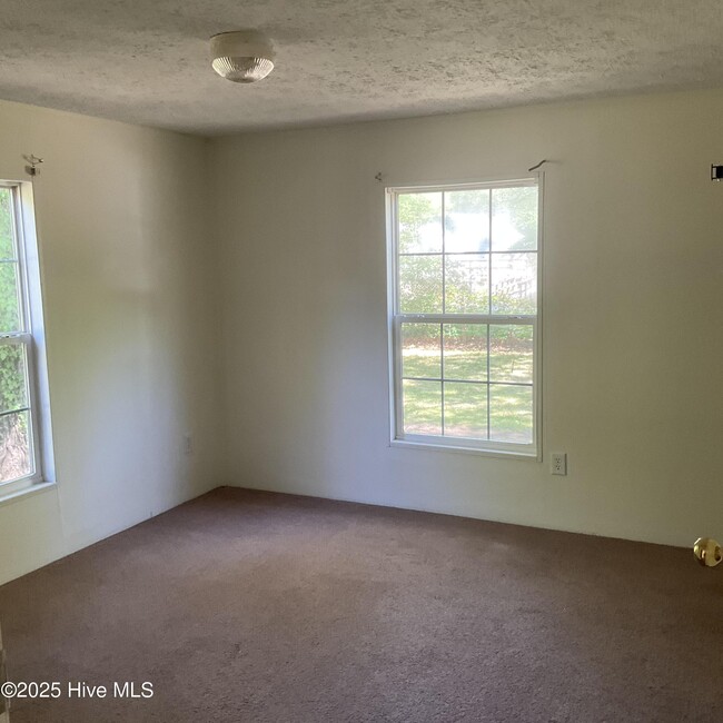 Building Photo - 162 Ranchland Dr