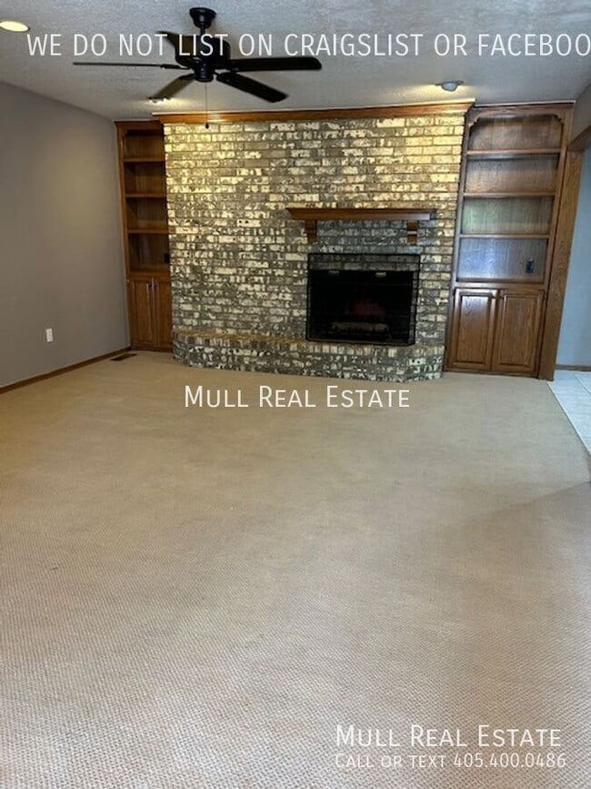 Building Photo - 2824 Silvertree Dr