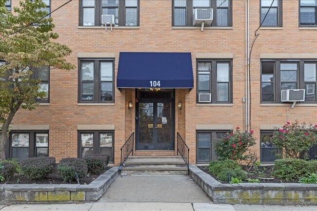Primary Photo - 104 Palisade Ave