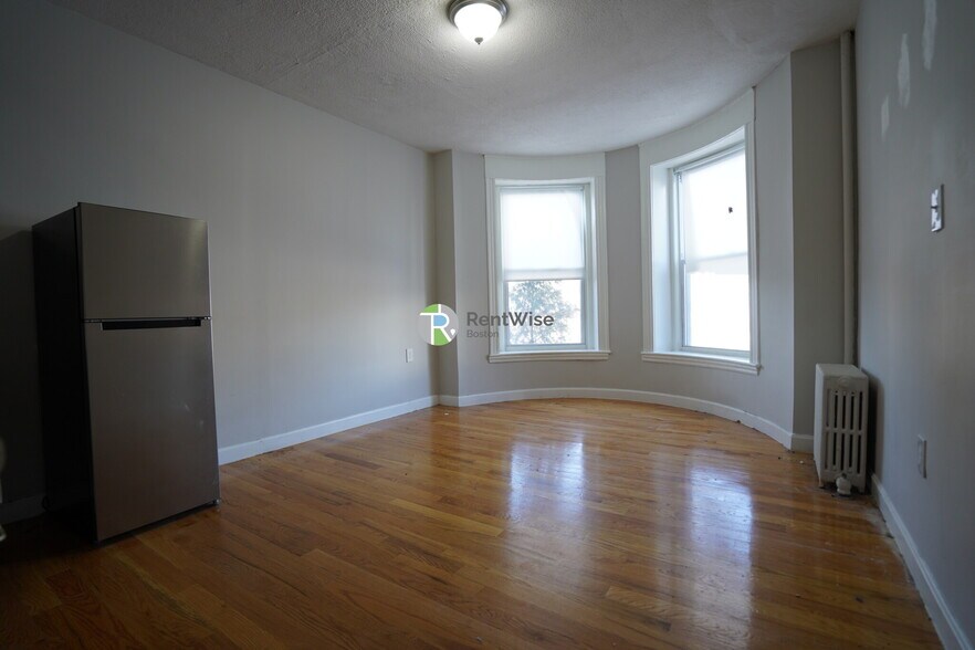 Building Photo - 1124 Commonwealth Ave