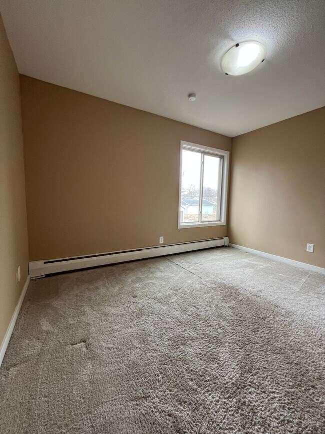 Building Photo - 3729 Snelling Ave