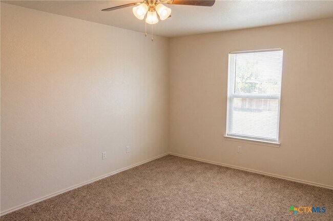 Building Photo - 2706 Lucille Dr
