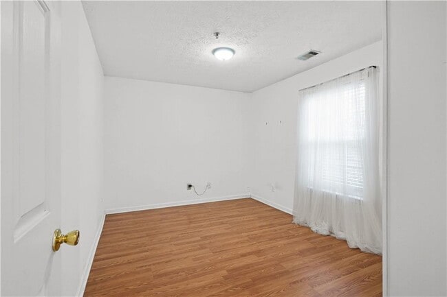 Building Photo - 102 Weatherstone Square Dr