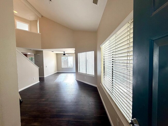 Building Photo - 661 Mockingbird Ln