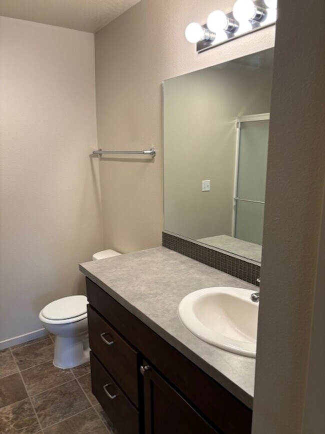 Building Photo - 1183